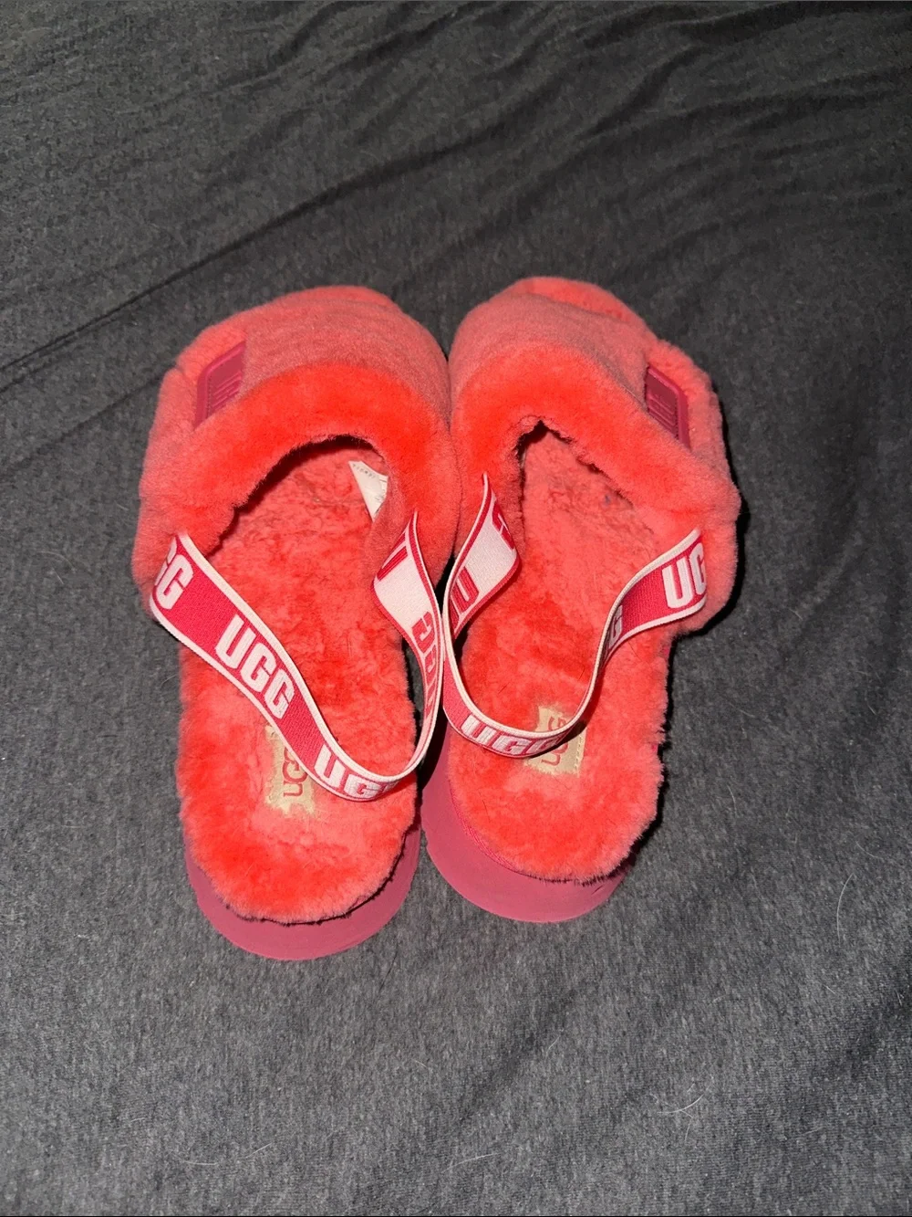 UGG Kids Fluff Slide Sandal - Vibrant Coral